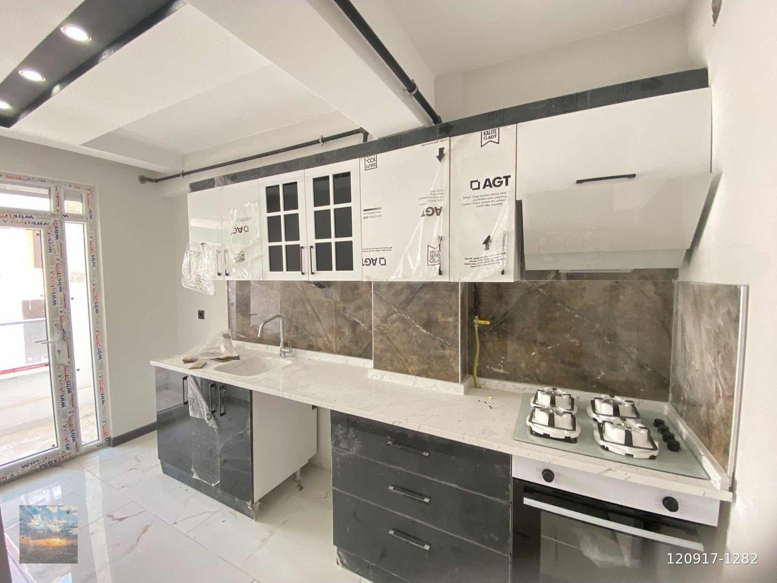 DEMİRHAN EMLAKTAN EMEK MAHALLESİNDE KULLANIŞLI 2+0 DAİRE