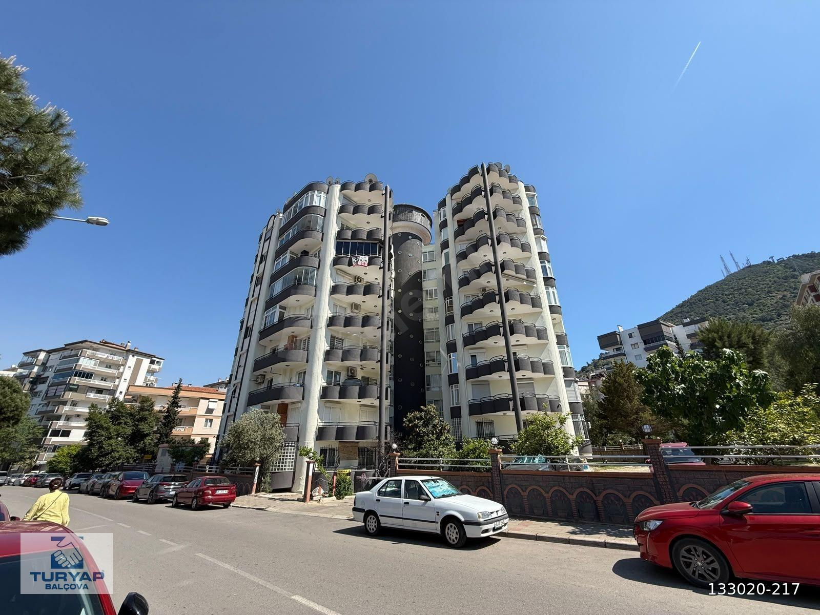 Balçova Ata Kule Sitesinde Satılık Geniş 3+1 Daire