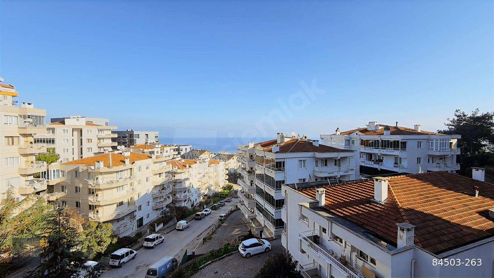 B.M REAL ESTATE SATILIK 3+1 DENIZ MANZARALI DAIRE