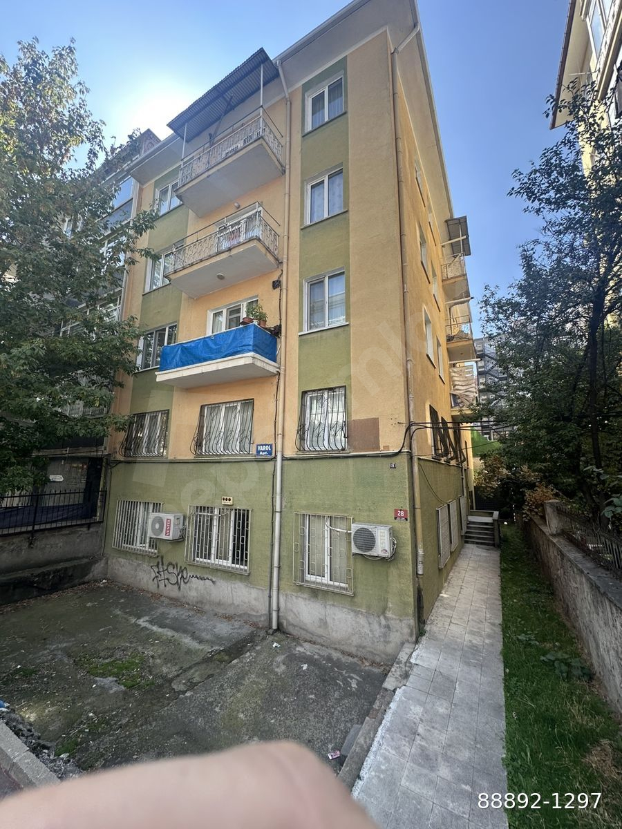 Sağlık 1 sokakta 1 kat kombili bakımlı 2+1 daire