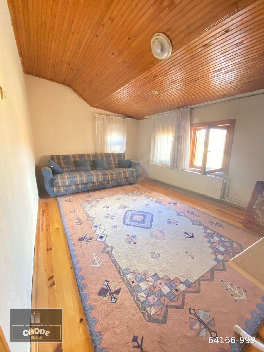 BEYŞEHİR CADDESİ - FATİH CADDESİ CİVARI ŞEKER FABRİKASI YAKINI 1+1 ÇATI KATI EŞYALI DAİRE