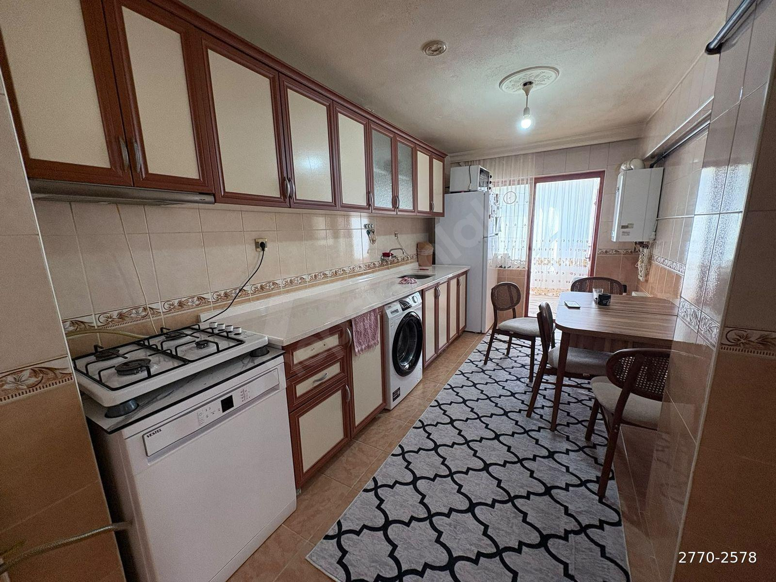 NUR EMLAK'TAN BEŞİKKAYA MERKEZİ KONUMDA 3+1 SATILIK DAİRE