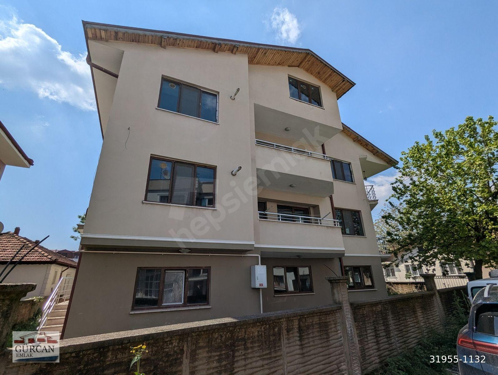 Adapazarı Yağcılarda Düz Ayak Giriş 2+1 Bahçeli Kiralık Daire