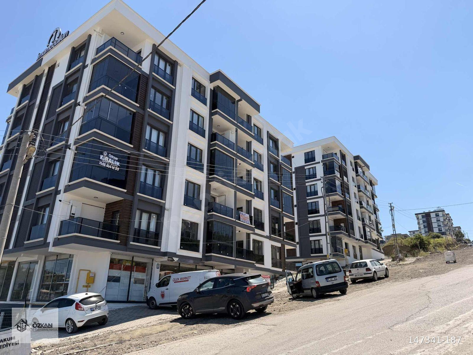 ATAKUMDA DENİZ MANZARALI BULVARA CEPHE 1+1 DAİRE