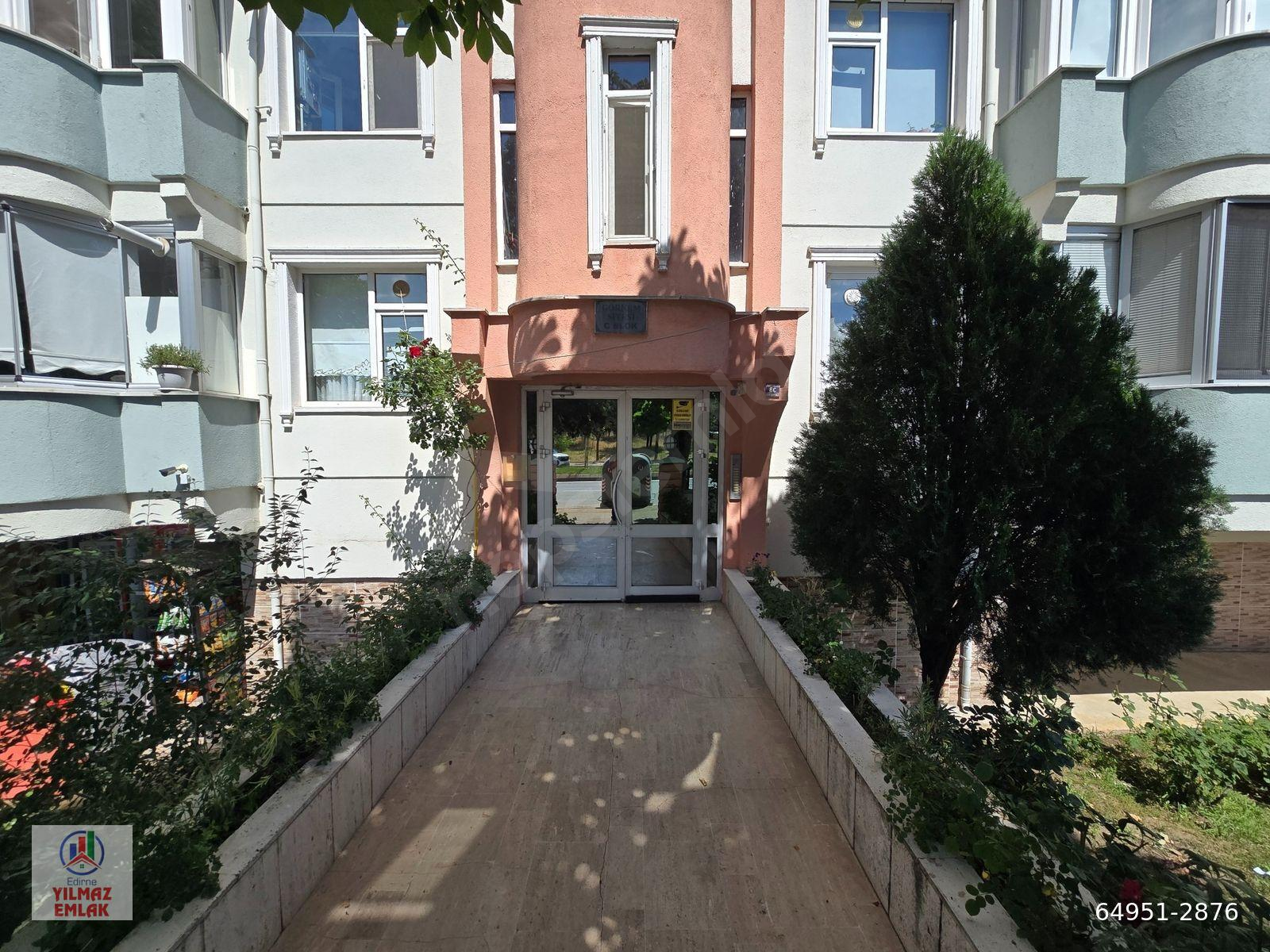 ŞÜKRÜPAŞA MAHALLESİ'NDE SUNİ GÖLET KARŞISINDA 3+1 SATILIK DAİRE
