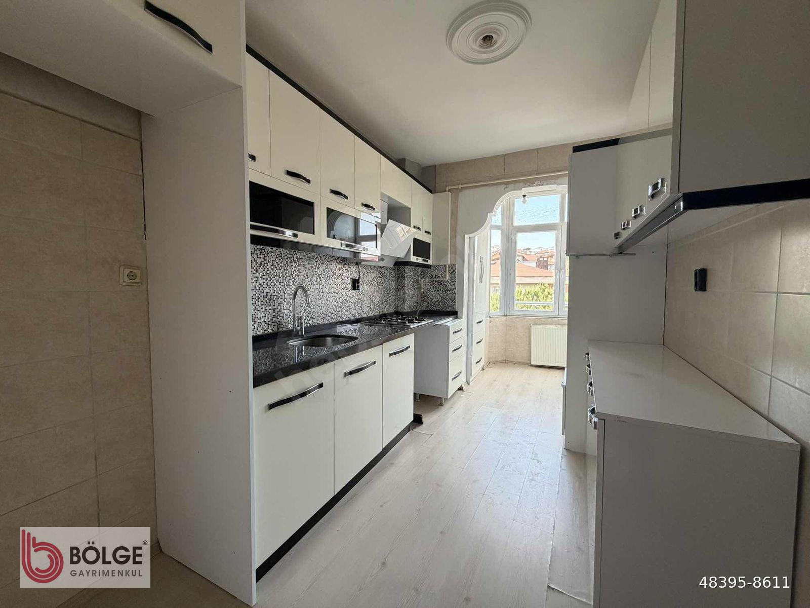 DARICA MERKEZDE SAHİLE VE ÇARŞIYA YAKIN 3+1 130 M² ARA KAT DAİRE
