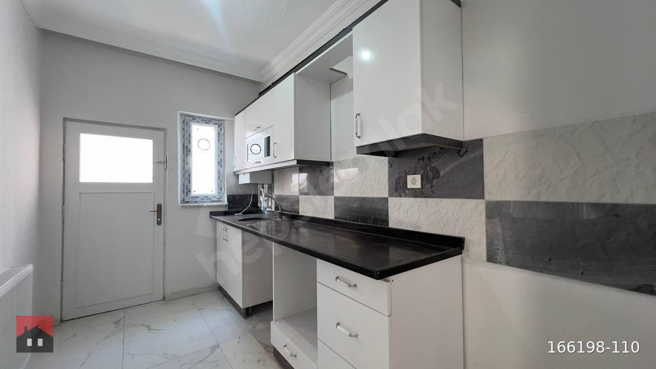 MERKEZE YÜRÜME MESAFELİ İÇİ FULL YAPILI 2+1 DAİRE