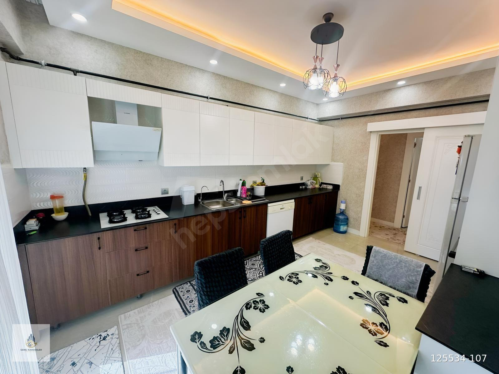 GENÇ KARDEŞLERDEN KARATAŞ MERKEZDE 3+1 SATILIK DAİRE