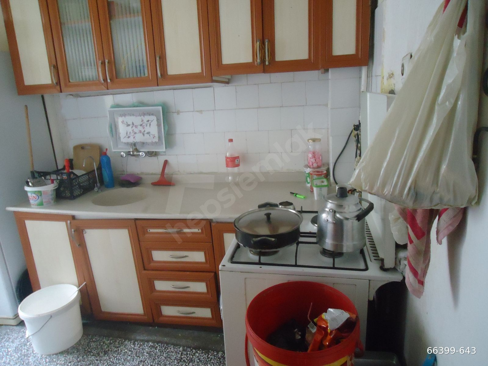 AYDINLAR EMLAKTAN SATILIK DAİRE DEMETEVLERDE 5 CADDE DE METROYA YAKIN