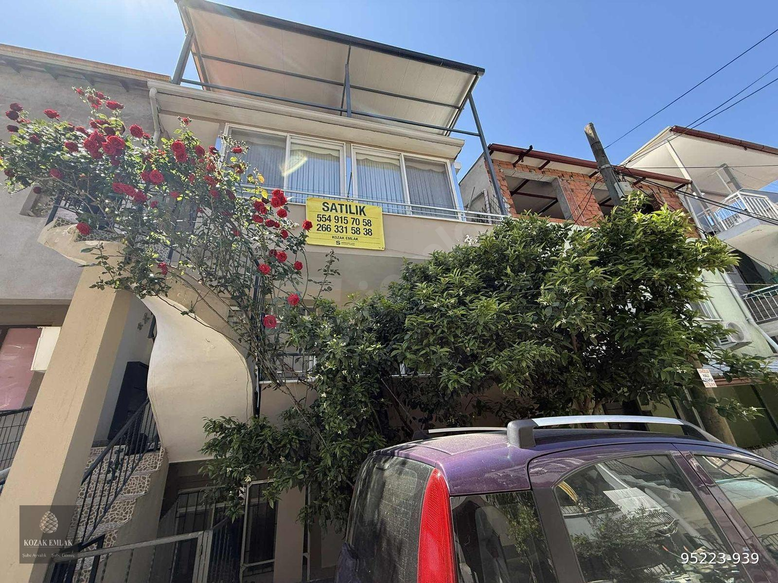 Ayvalık Yenimahallede satılık 3 artı 1 bahçe katı daire