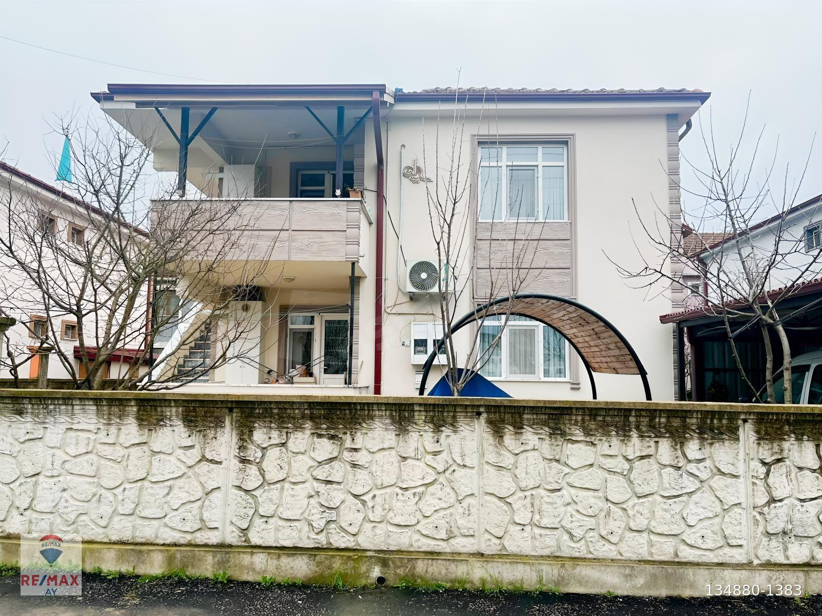 RE/MAX AY'DAN AKYAZI CUMHURİYET MAHALLESİNDE KİRALIK 3+1 DAİRE
