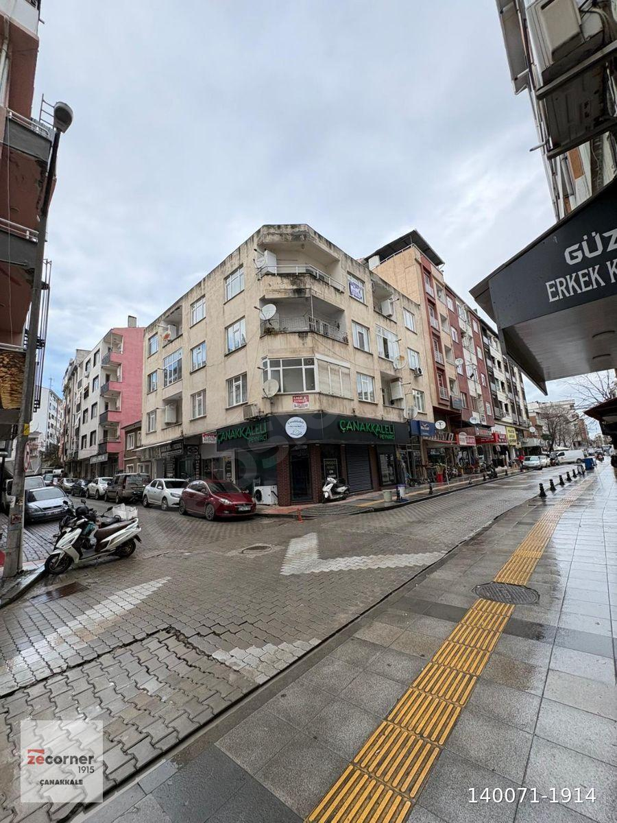 Biga Cadde üstü köşe daire satılık 2+1