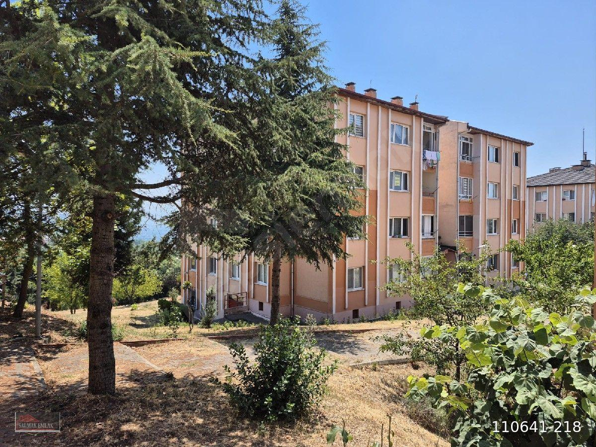 Bahçeşehir Esentepe Mahallesin'de Kiralık Ara Kat Daire