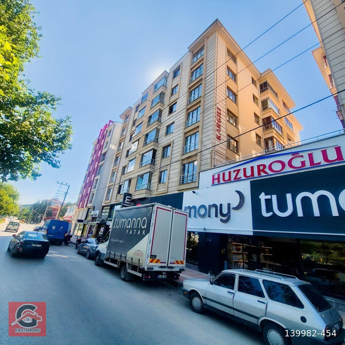 CANDAROĞULLARI ANA CADDE ÜZERİNDE GENİŞ BAKIMLI ARAKAT 3+1