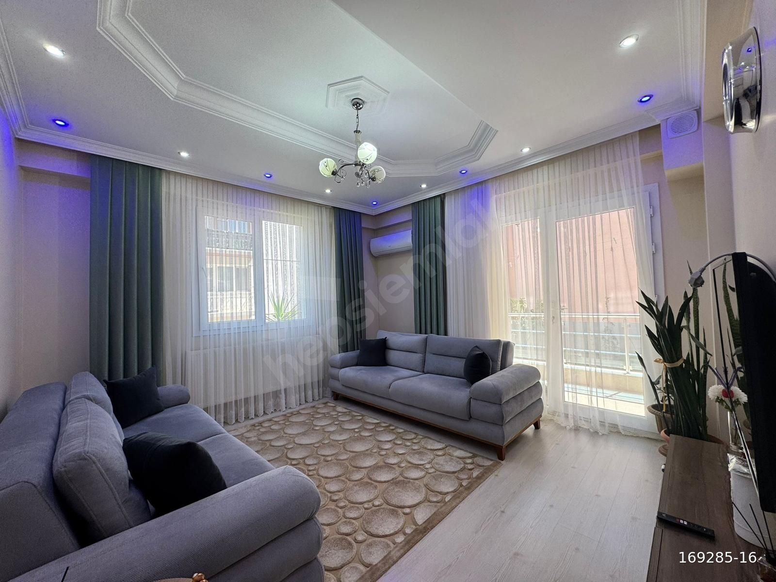 Sekiz Eylülde Adliye yakını Satılık Geniş ve Bakımlı 3+1 Daire