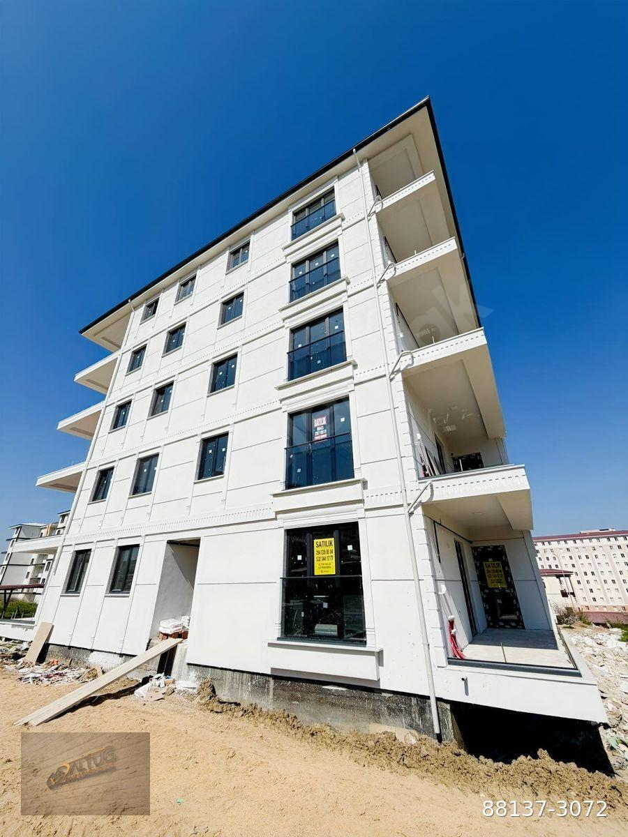 ALTUĞ EMLAK | KURTULUŞ MAH. SATILIK GİRİŞ KAT 2+1 GENİŞ DAİRE