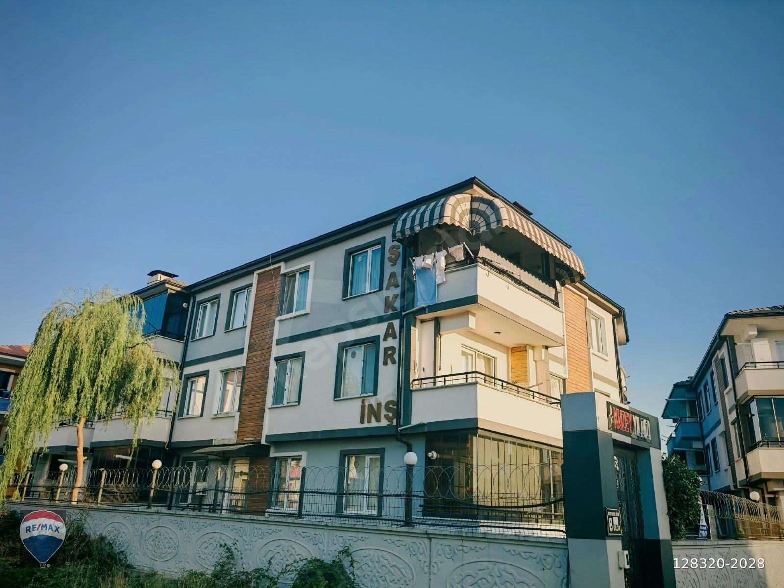 KARASU'DA HAVUZLU, CAM BALKONLU KOMBİ PETEKLİ OTURUMA HAZIR 1+1