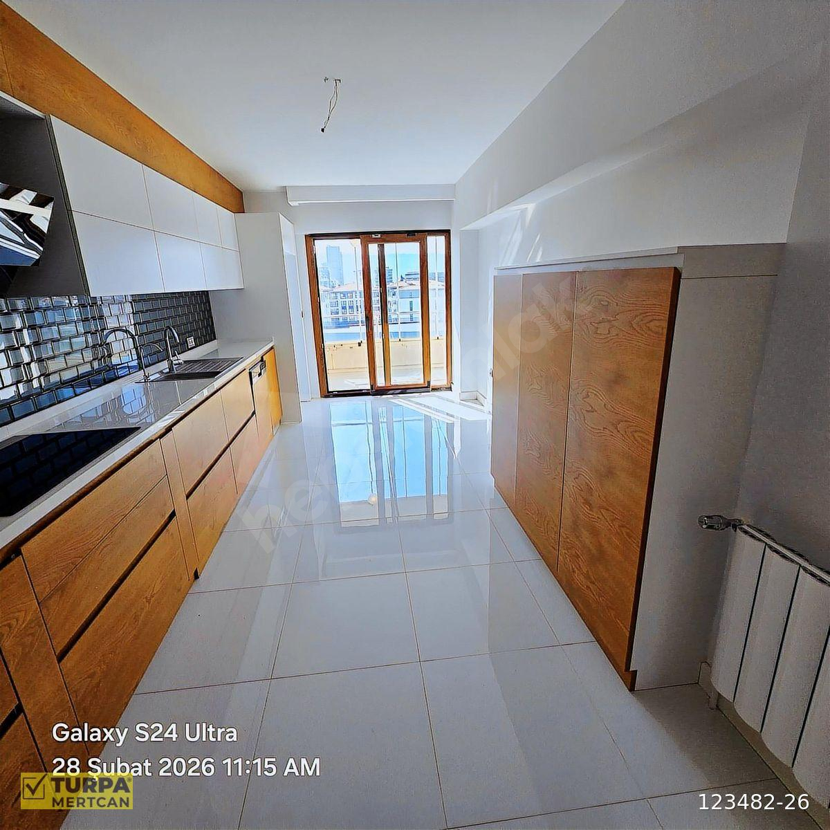 BAYRAKLI MANSUROĞLU 210 M2 4+1 SATILIK ÖZEL TASARIM DAİRE