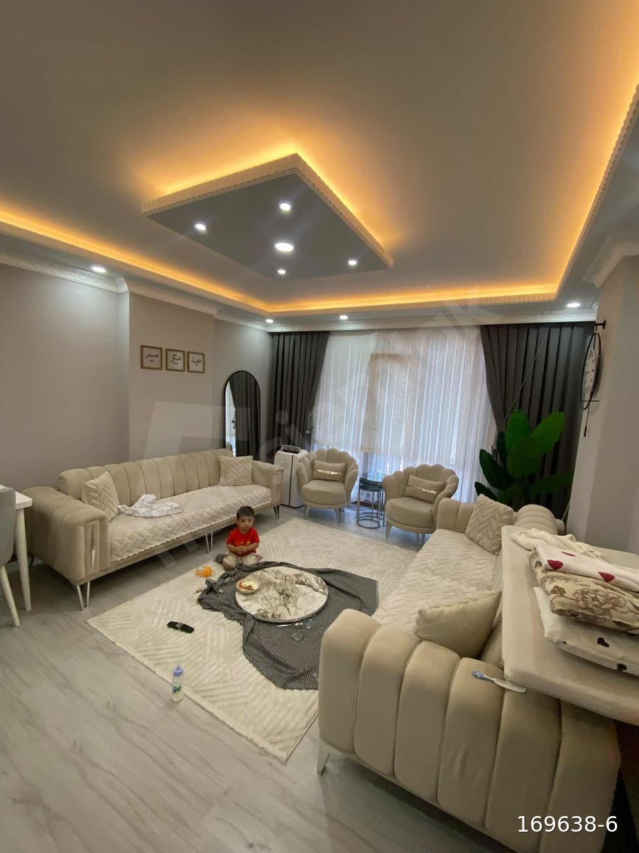 ARNAVUTKÖY İSTİKLAL MAHALLESİ'NDE 2+1 GENİŞ KULLANIŞLI DAİRE