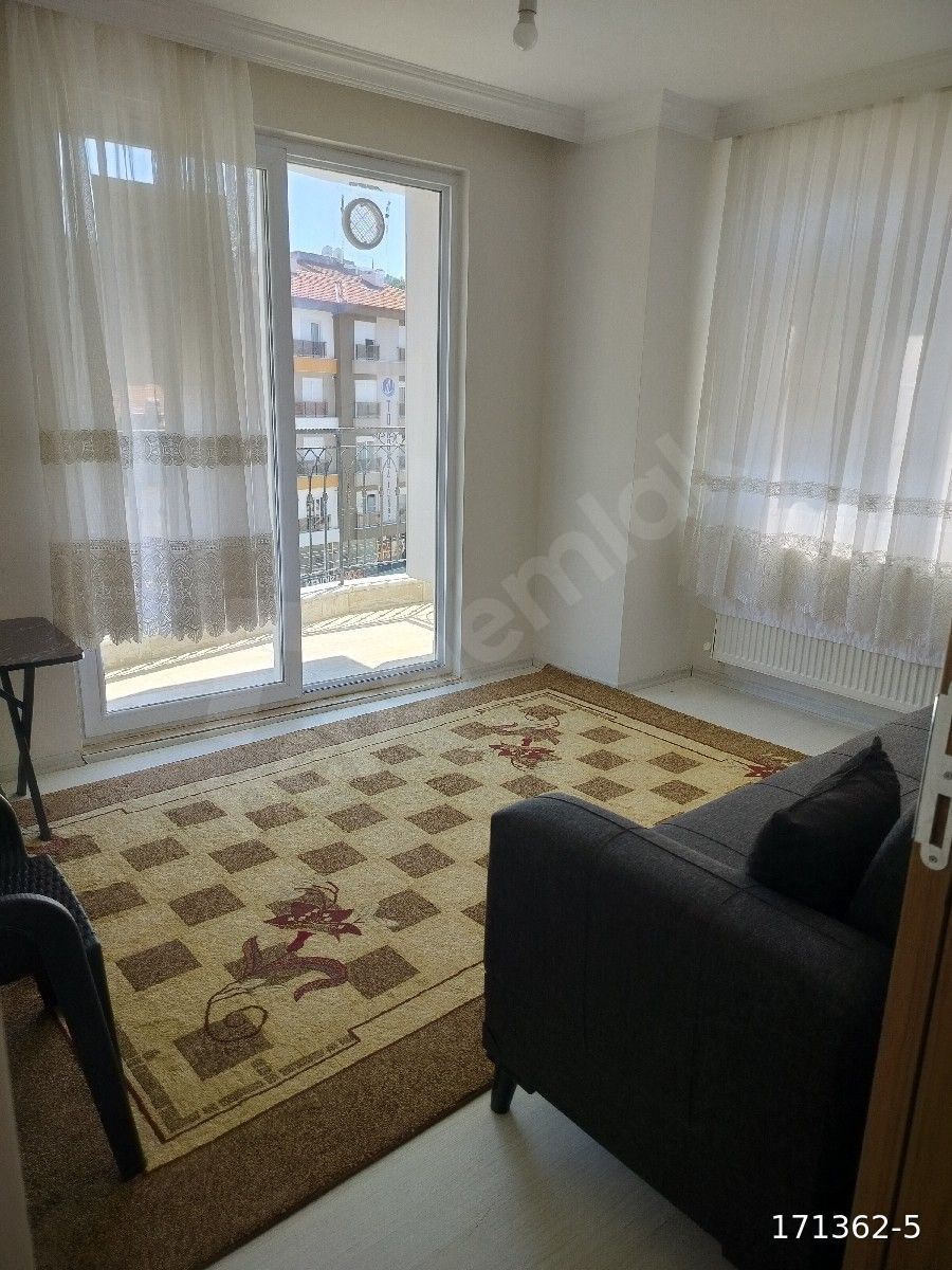 BUCAK MERKEZDE 2+0 EŞYALI KİRALIK APART