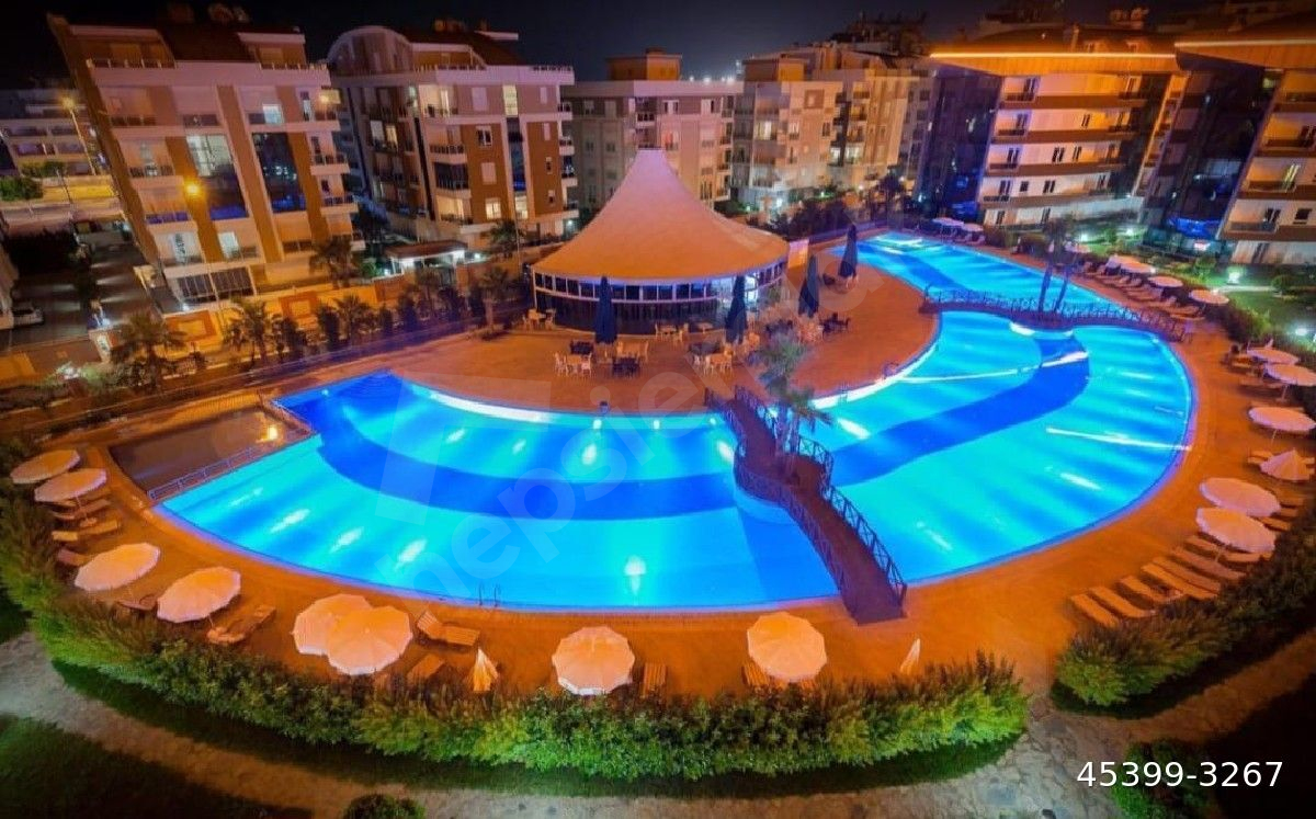 Konyaaltı limanda lüks sitede 2+1 eşyalı satılık daire
