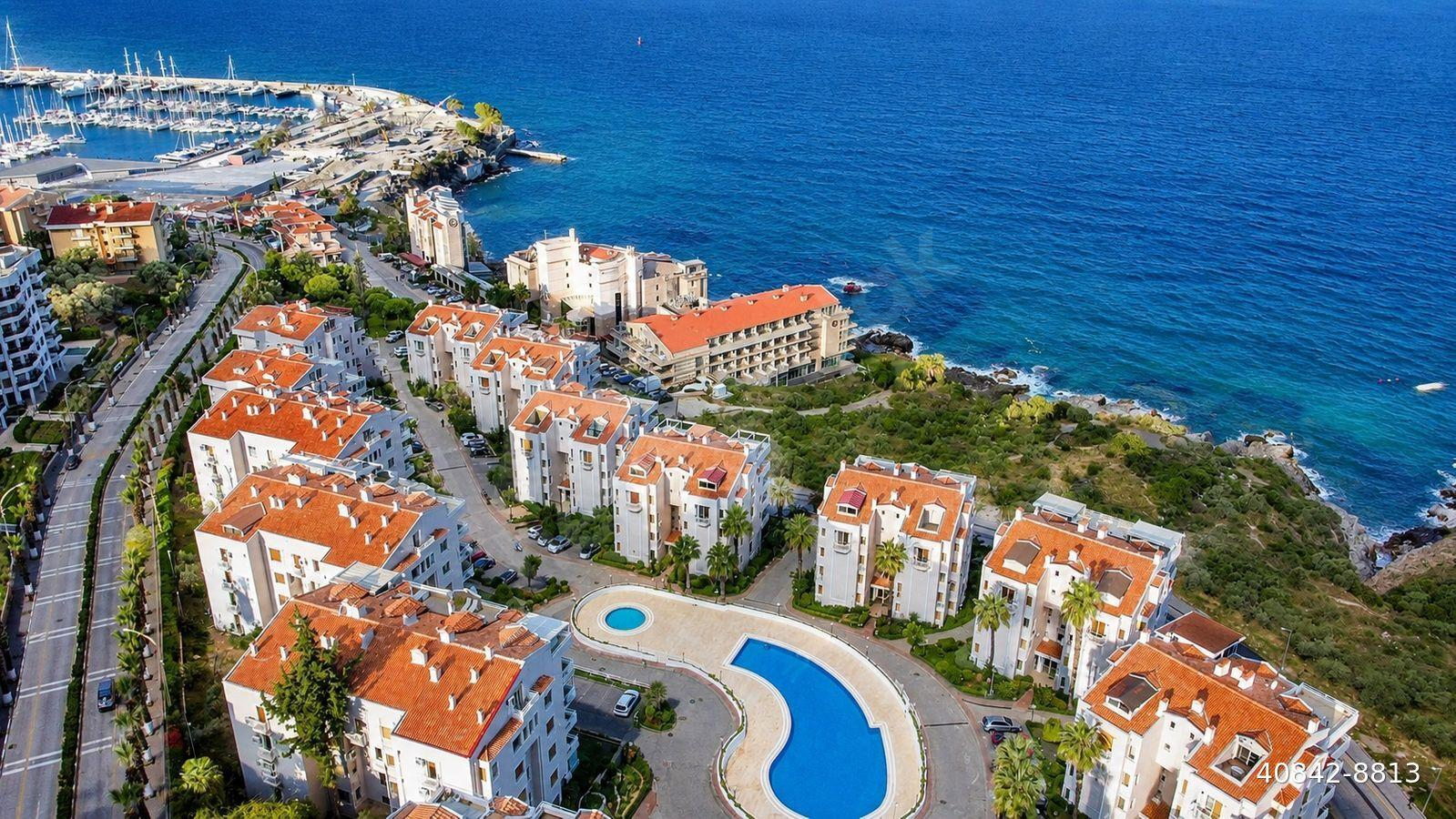 KUŞADASI MARİNADA FIRSAT DENİZE SIFIR YÜKSEK PRESTİJLİ SİTEDE 2+1 110m2 DAİRE