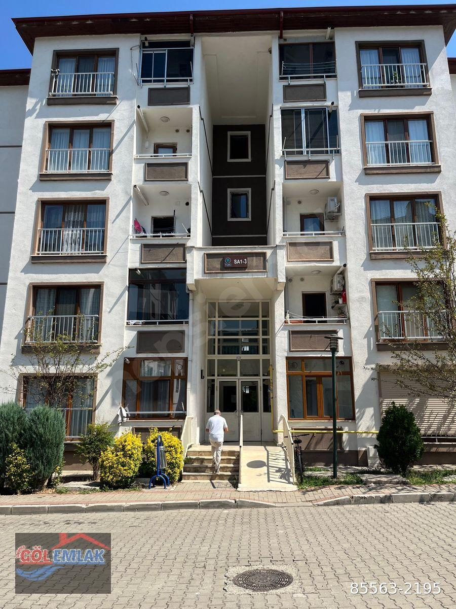 SAPANCA GÖL EMLAKTAN YENİ TOKİ DE SİTE İÇERİSİNDE 3. KAT 2+1 KİRALIK BOŞ DAİRE
