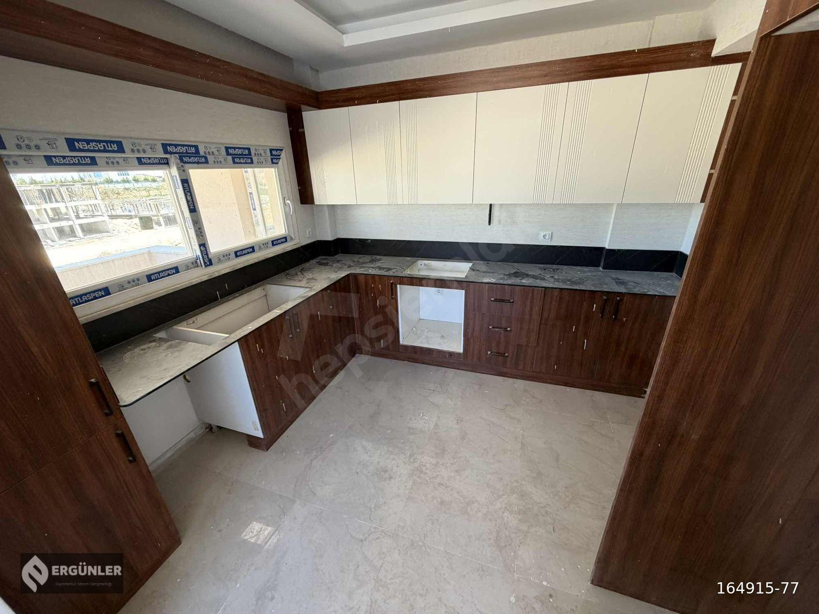BEŞTEPEDE OTURUMA HAZIR 2,5+1 ULTRA LÜKS DAİRELER