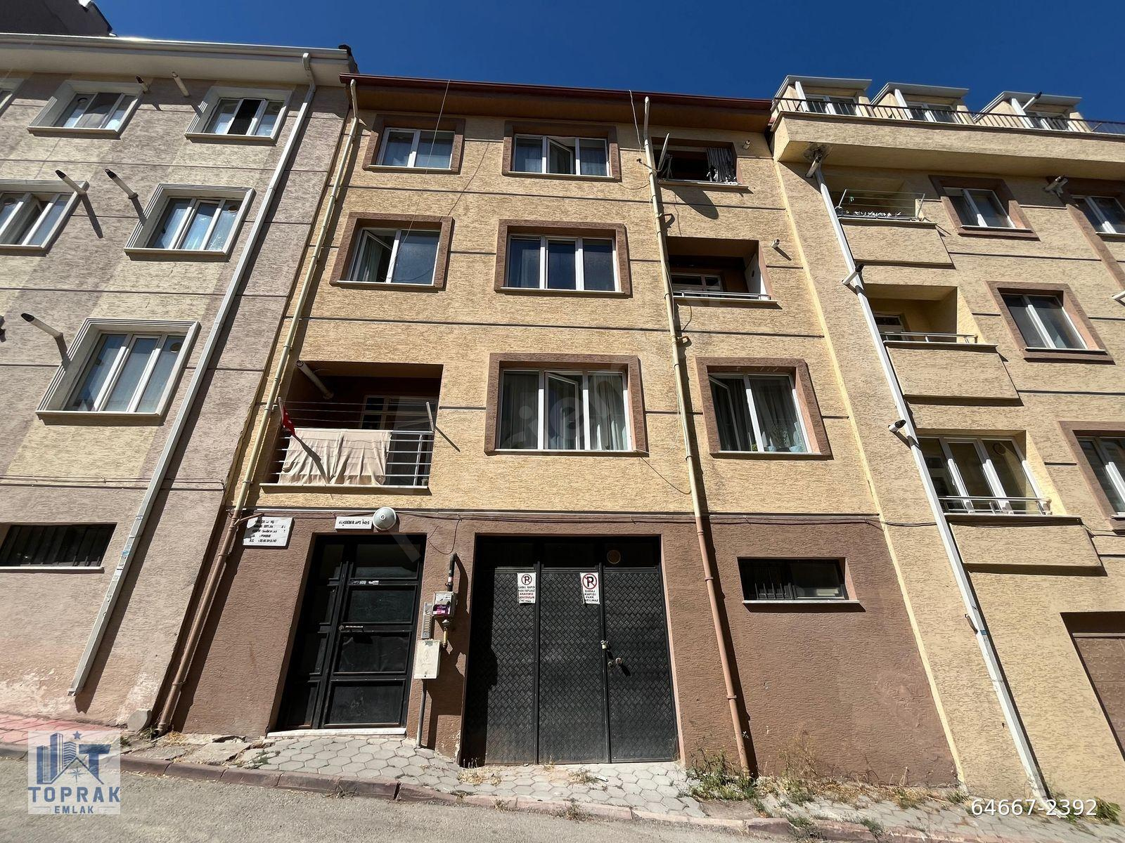 TOPRAK EMLAK'TAN AÜ ECZACILIK YAKINI / YENİ BOYALI / KİRALIK 1+1