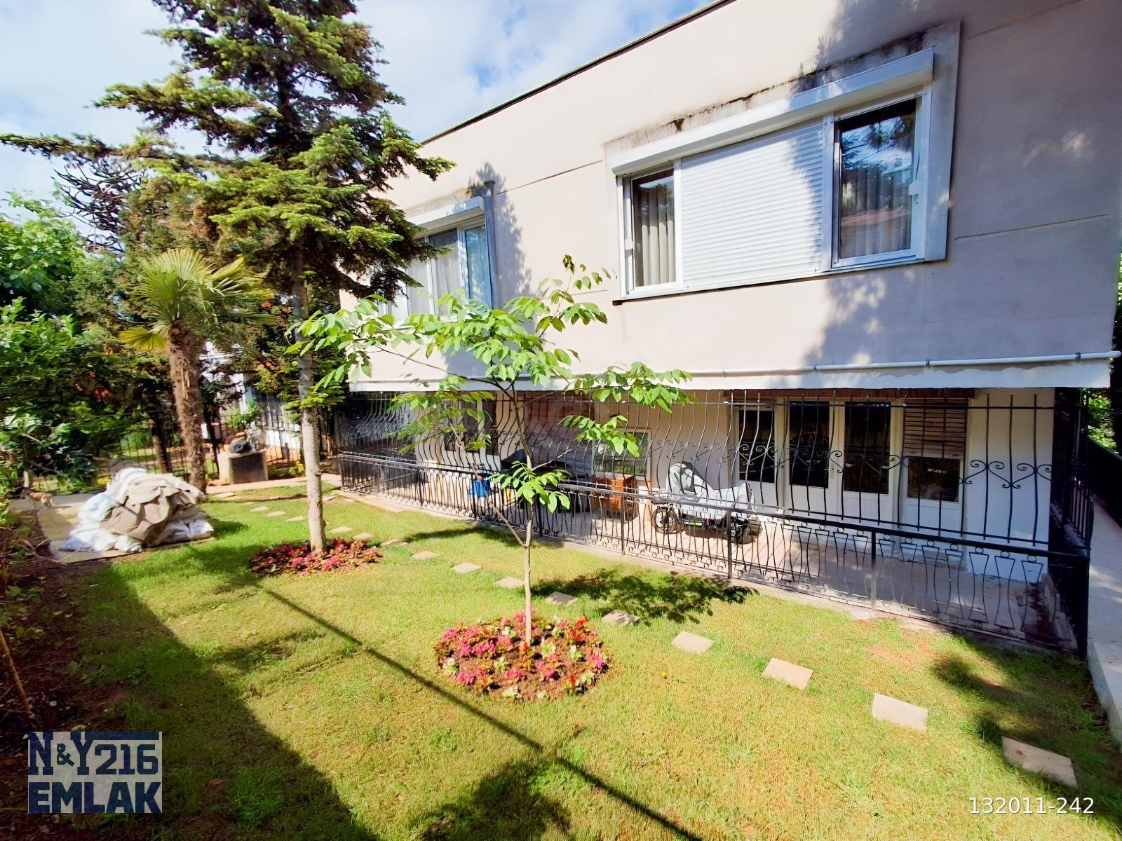 BÜYÜKADA'DA VAPUR İSKELESİNE 7 DAKİKA SAKİN SOKAKTA 80M2 DAİRE
