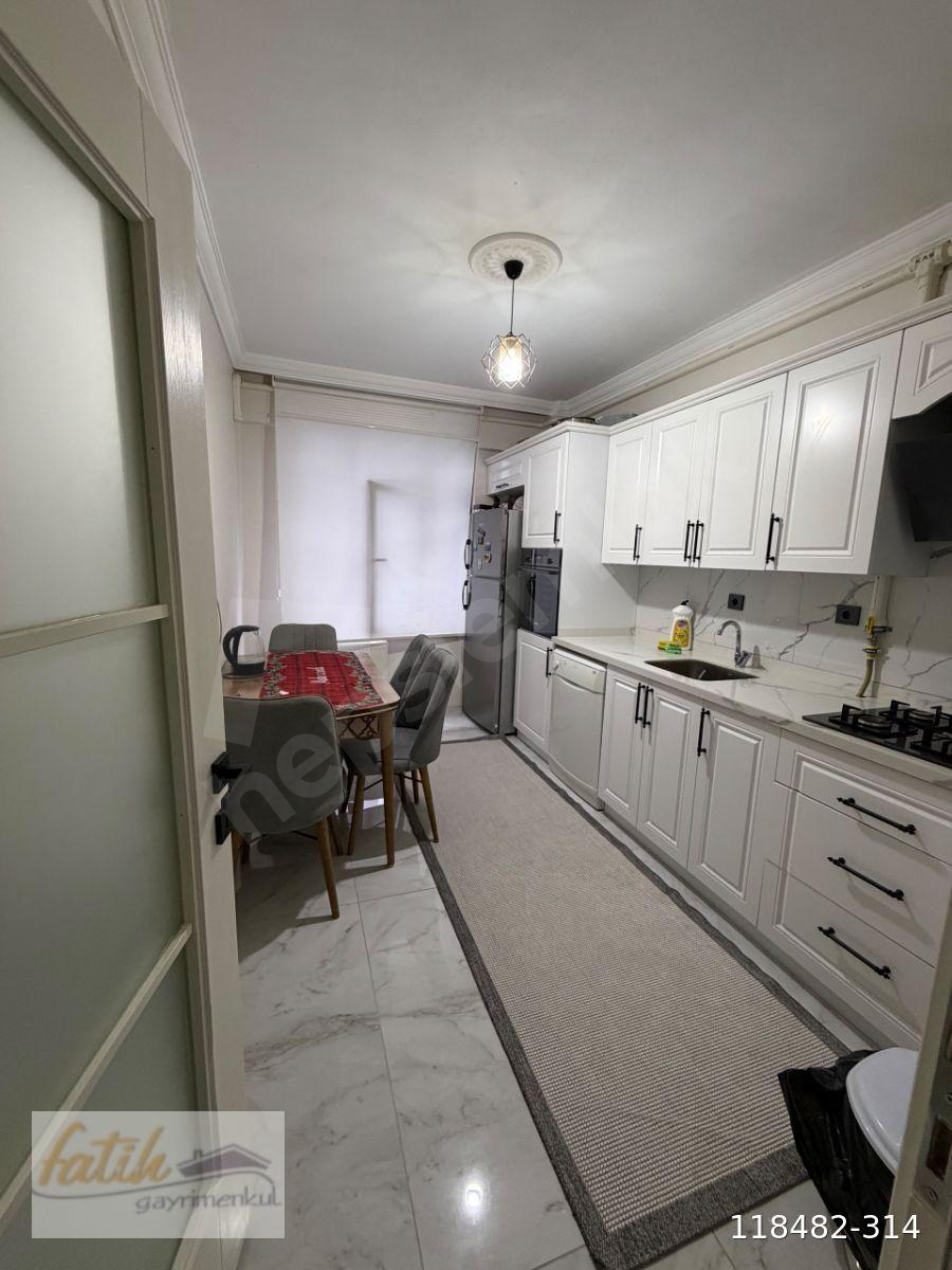 AKÇAABAT KASAP SOKAKTA SATILIK DAİRE 4.KAT ASANSÖR YOK DOĞALGAZL
