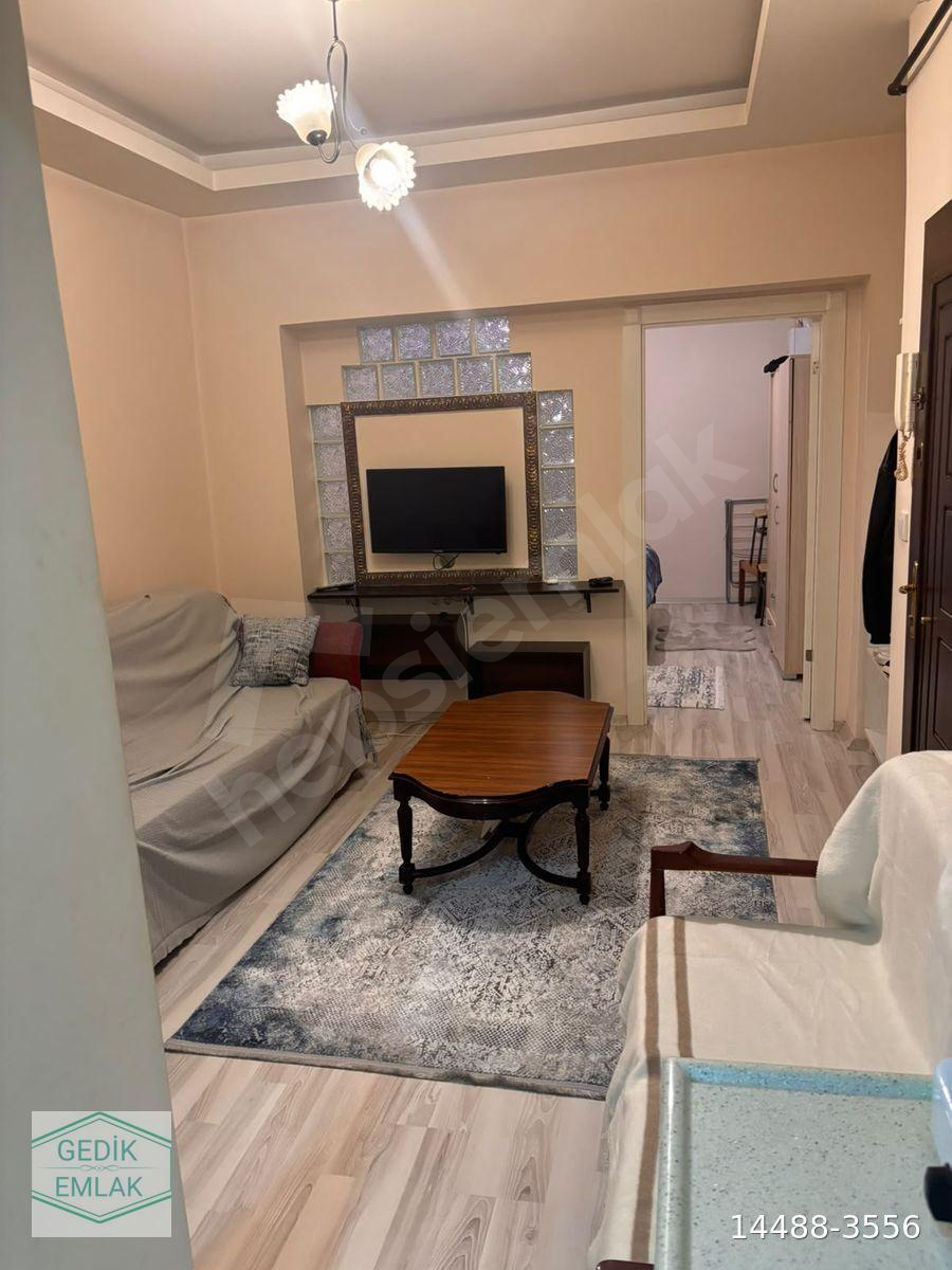 Esat’ta 1+1 yapılı ve temiz kombili,eşyalı giriş daire.