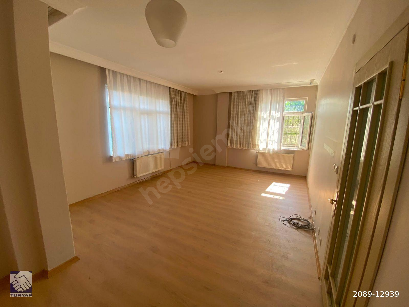 ÜSKÜDAR GÜZELTEPE MAH. BOYASI YAPILMIŞ 2+1 KİRALIK 2 DAİRE