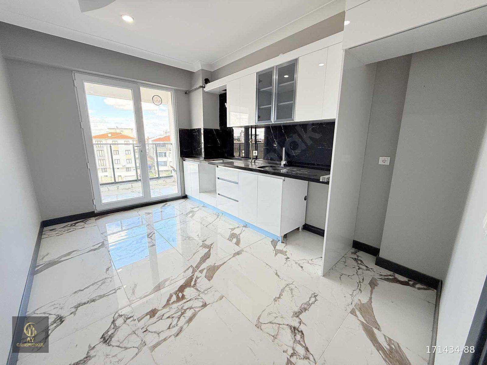 HATİP MAHALLESİNDE HAVUZLU SİTE İÇİNDE 3+1 SATILIK DAİRE