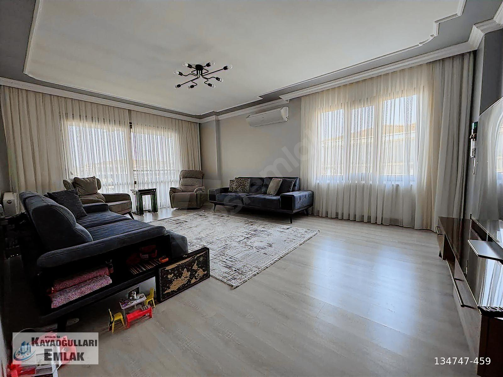 Ayvalık Özkayaoğulları emlak tan 150evlerMh kiralık 3 + 1daire
