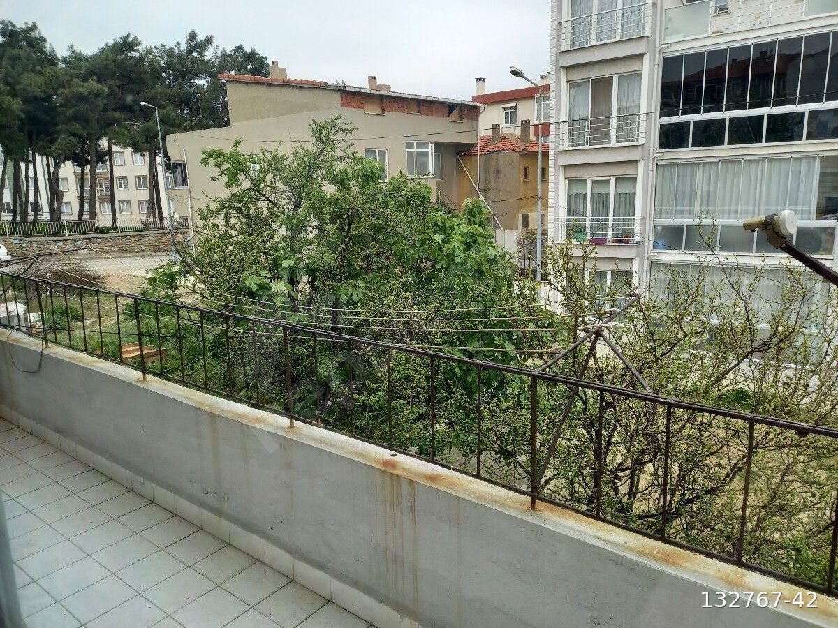 Gelibolu Camikebir merkezde arsa payı büyük SATILIK 4+1 OKAZYON daire.