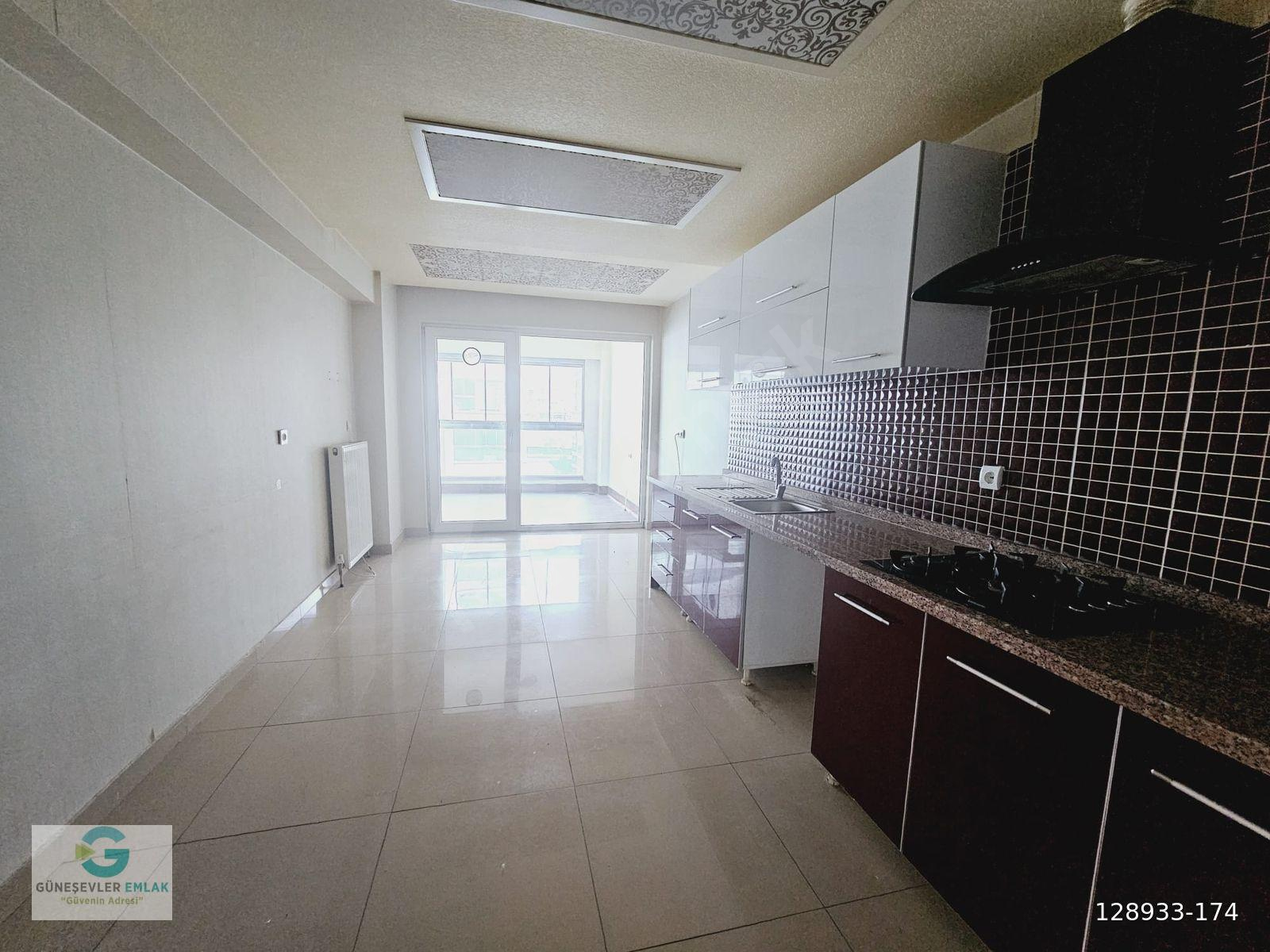 GÜNEŞEVLERDE CADDE ÜZERİ ÖN CEPHE ÇOK İYİ KONUMLU