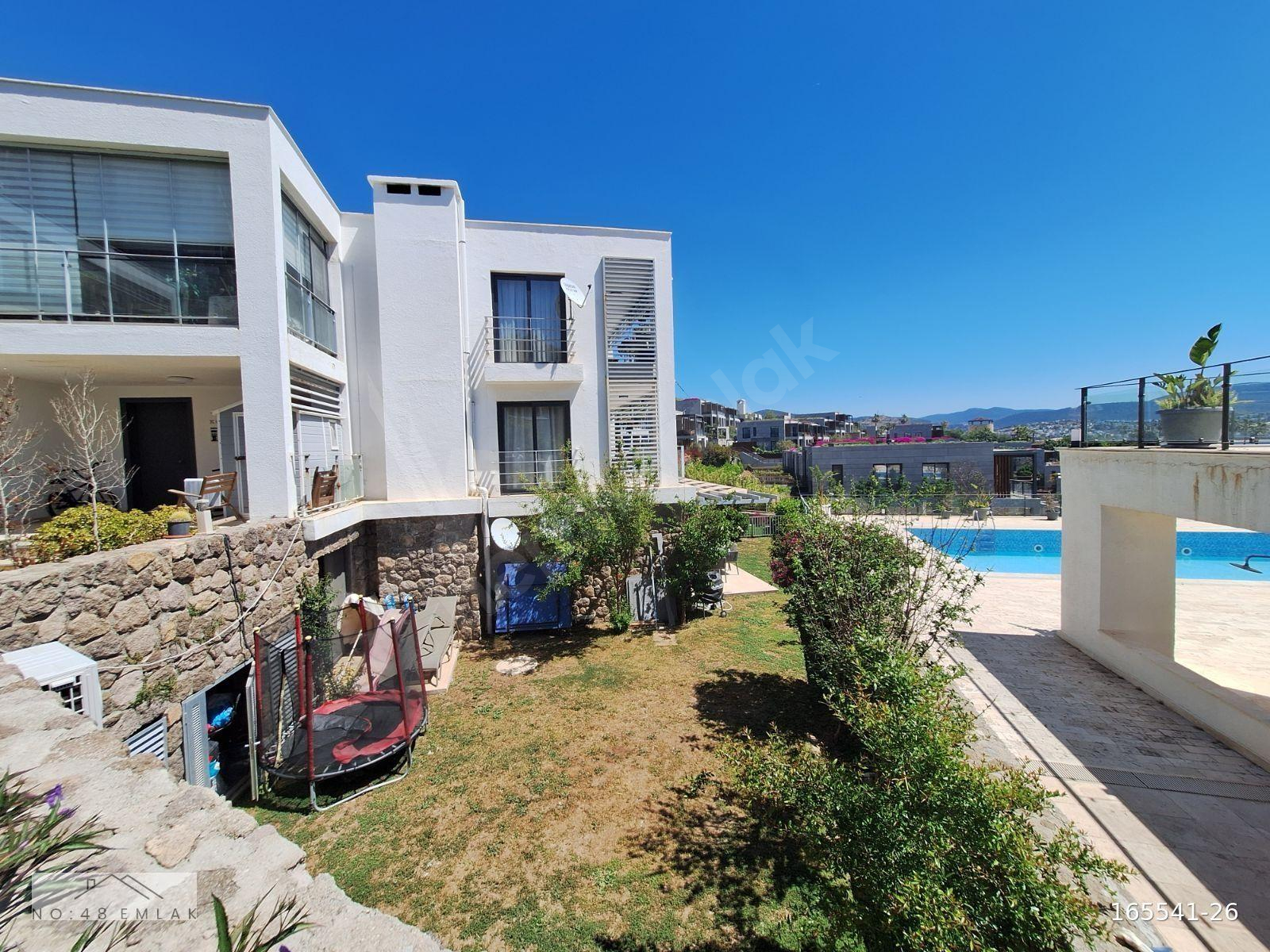 Asarlık Deniz Manzaralı Bahçeli Dubleks Daire
