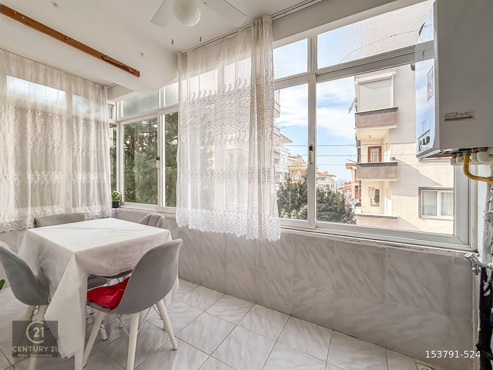 Çınarcık Çamlıkta Denize Yakın 2+1 Balkonlu Satılık Daire
