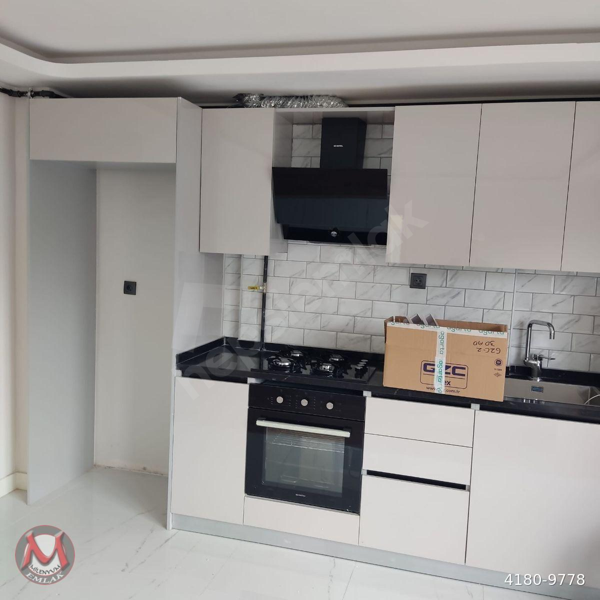 ÇETİN EMEÇ BULVARI ÜZERİ SIFIR BİNA SIFIR DAİRE 2+1 KATTA ANKASTRE MUTFAK ÖNÜ AÇIK MANZARALI KİRALIK