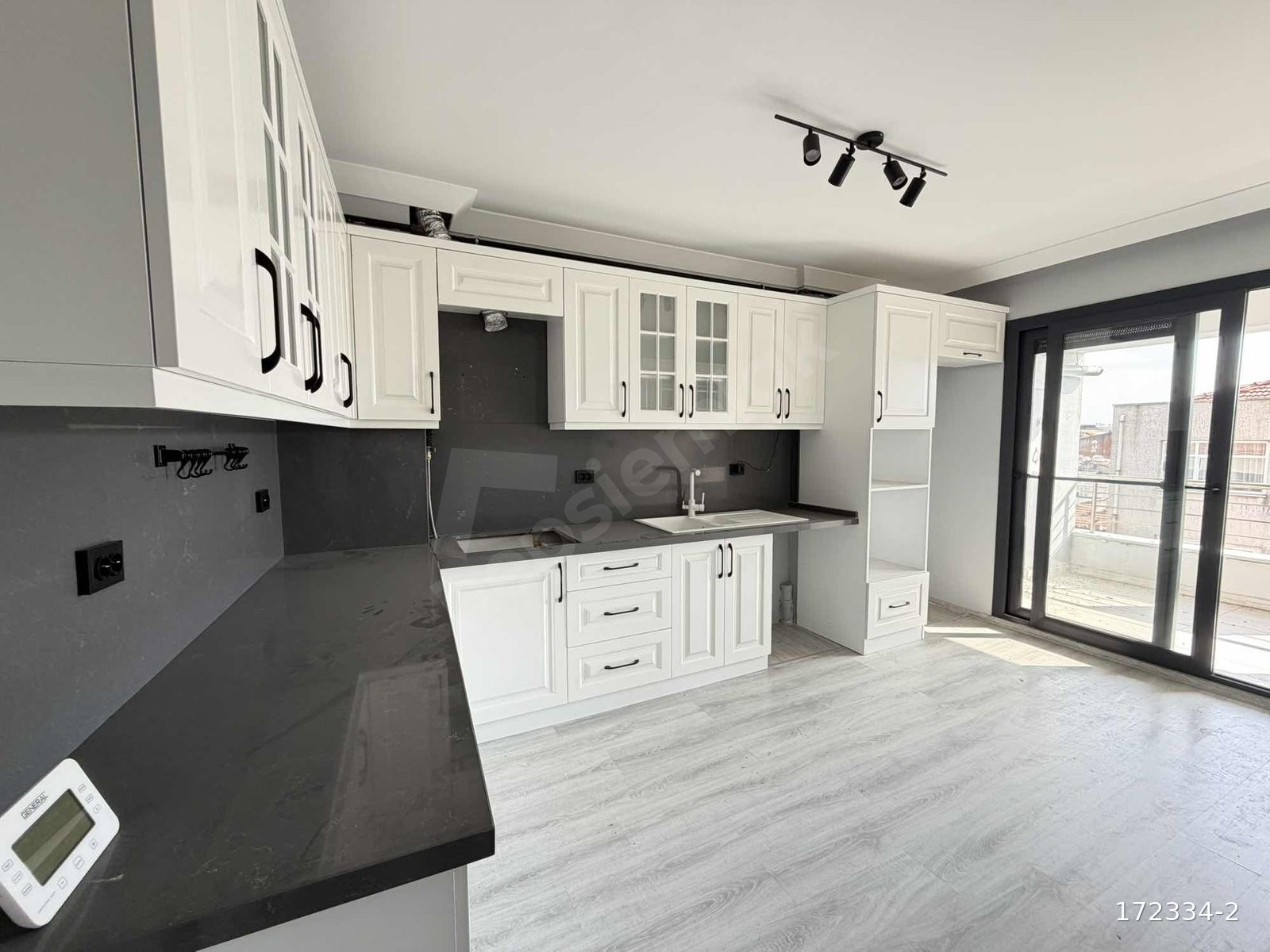 RAGIPBEY MAH. 2.NAKLİYE CADDESİ 5 YAŞINDA 155m2 ASANSÖRLÜ 3+1
