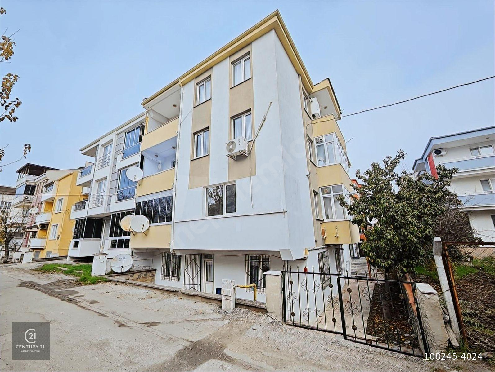 CENTURY 21 BAL'DAN BAHÇELİEVLER MAH.ARAKAT 3+1 SATILIK DAİRE