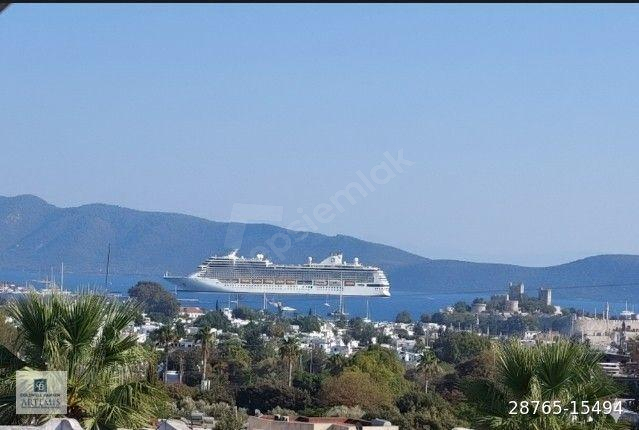 Bodrum Merkez Kale ve Deniz Manzaralı 2+1 Satılık Daire