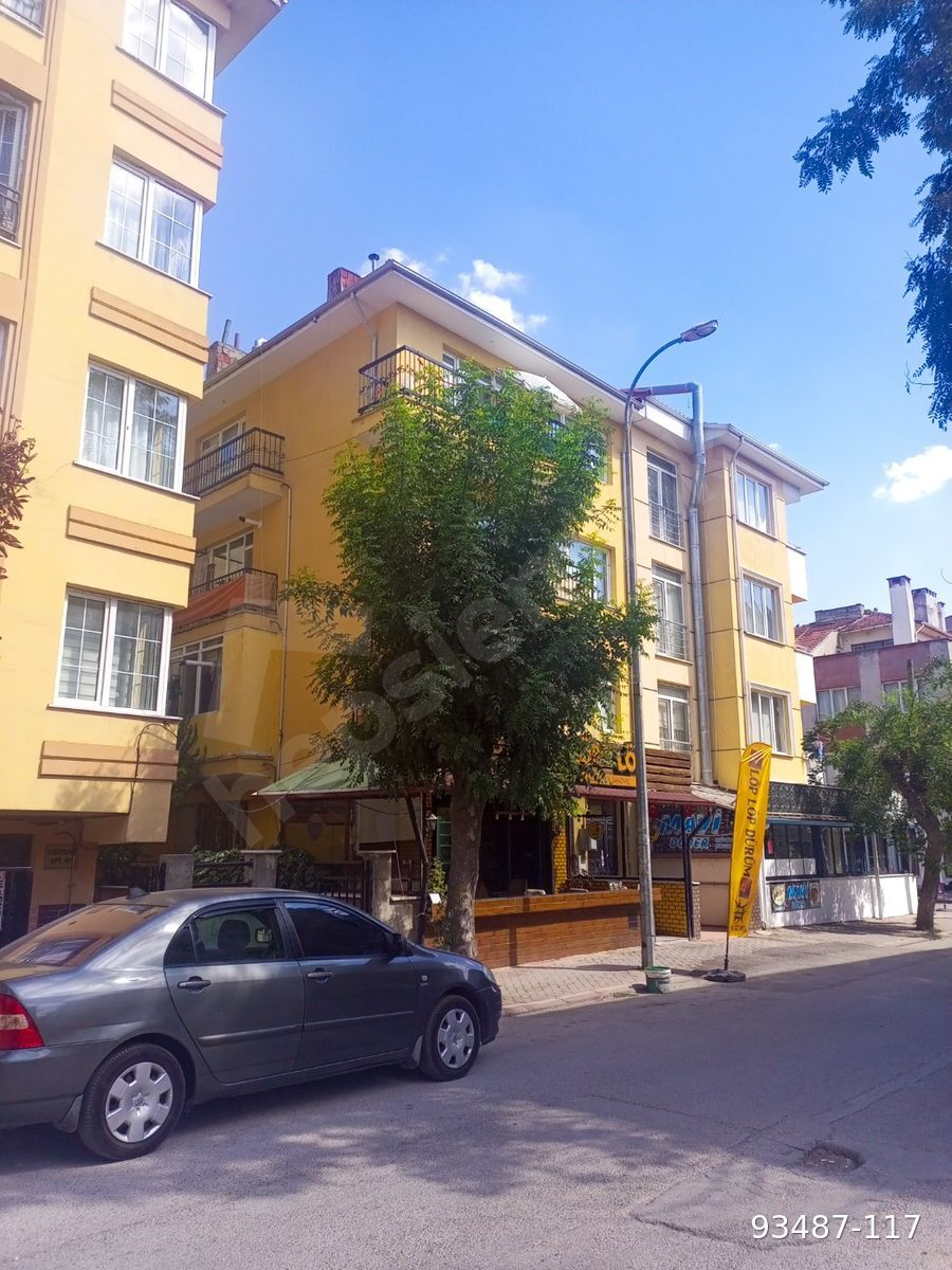 BAHÇELİEVLER DE 3 CEPHELİ GENİŞ 2+1 SATILIK DAİRE