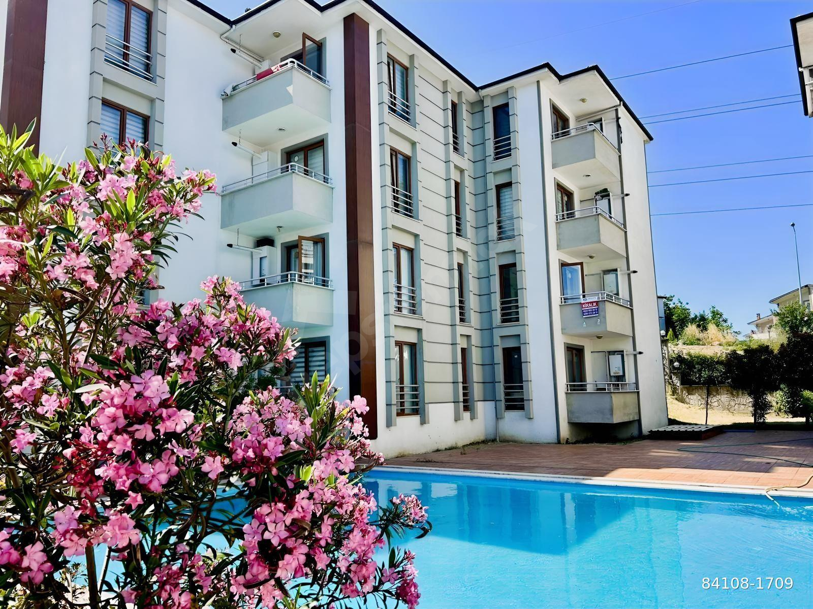Site İçerisinde, Havuzlu, Arakat, Manzaralı, Eşyasız ,2+1 Daire
