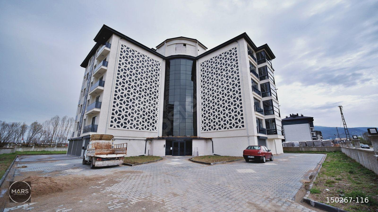 MARStan SERA AVM ARKASINDA SATILIK GENİŞ VE KULLANIŞLI 4+1 DAİRE