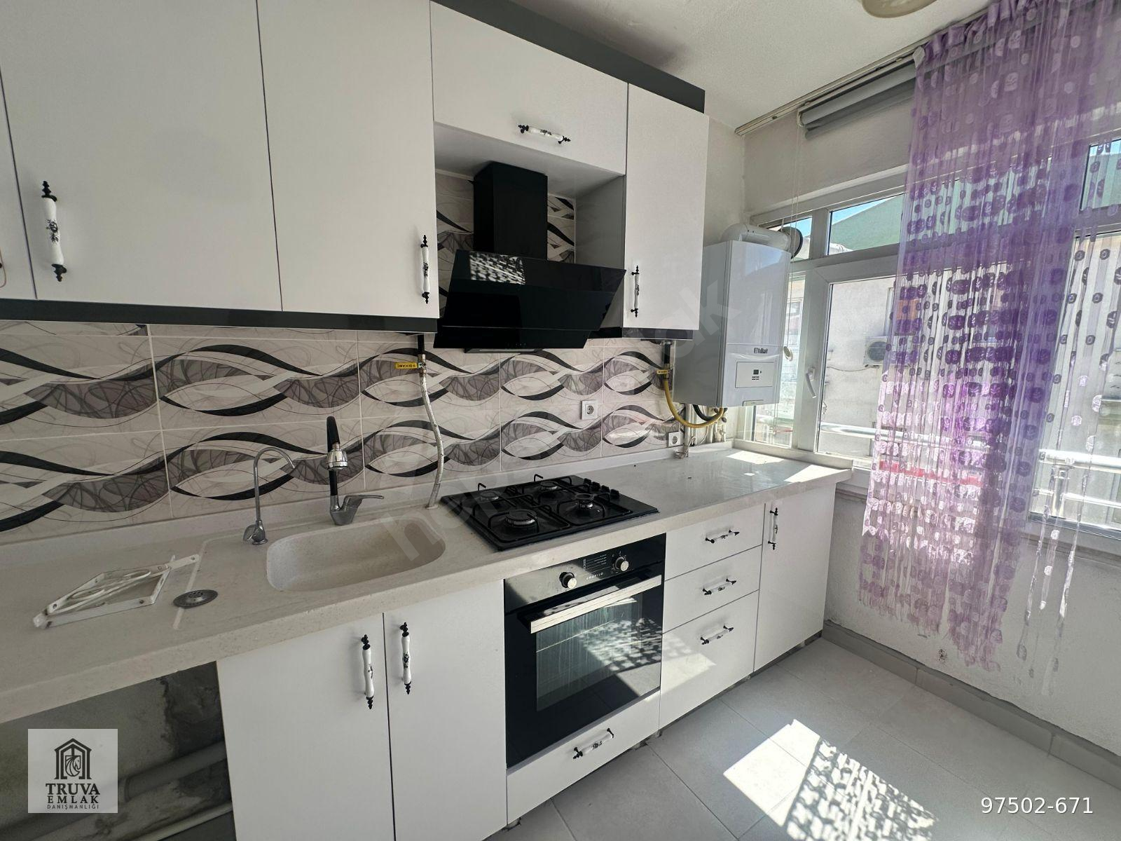 TRUVA'DAN MERKEZDE HARİKA KONUMDA SATILIK 8 YAŞINDA 2+1 DAİRE