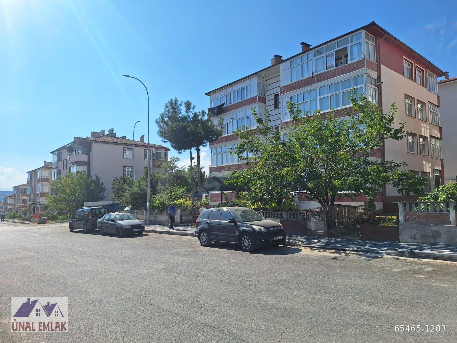 ÜNAL EMLAKTAN 5000 EVLER CUMHURİYET MAH.DE SATILIK 3+1 DAİRE