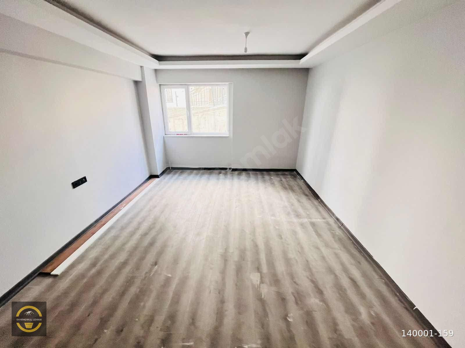 CADDE ÜZERİ MERKEZİ KONUMDA,GENİŞ KULLANIŞLI 2+1 SIFIR DAİRE!!!