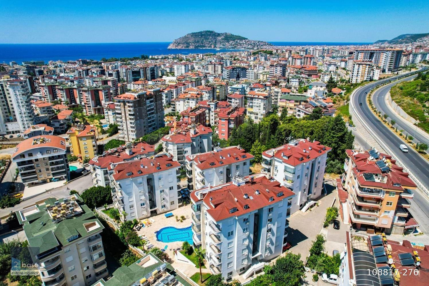 Alanya Cikcilli'de site içerisinde satılık deniz ve kale manzaralı 3+1 eşyalı dubleks